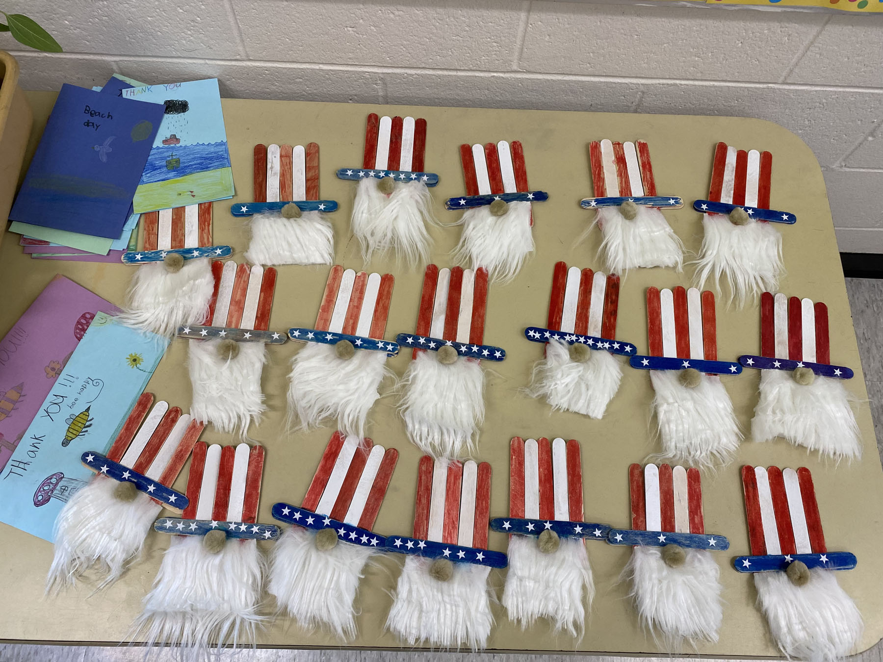 second graders make crafts for the troops